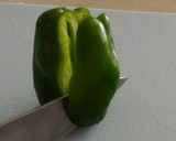 超簡単！ピーマンの種をよけて切る方法作り方2写真