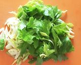 かんたん☆セロリ葉っぱごとゴママヨ和え♪作り方1写真