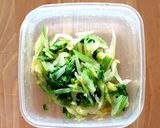 かんたん☆セロリ葉っぱごとゴママヨ和え♪作り方2写真