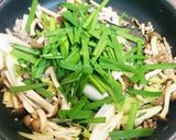 簡単!!しめじと挽き肉でカレー風味ニラ玉作り方5写真