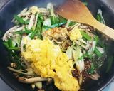 簡単!!しめじと挽き肉でカレー風味ニラ玉作り方6写真
