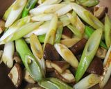 ☆ウィンナーとしいたけの鶏ガラ炒め☆作り方9写真