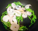 海老と空豆のエスニック炒め作り方4写真