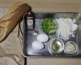 シンプルな☆コリアンダーとパンのスープ☆作り方1写真