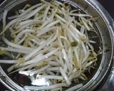 簡単♪食べるラー油で、もやしのナムル風♪作り方1写真