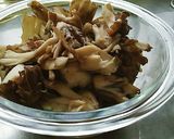舞茸たっぷり鶏挽き肉の塩麹炒め♥作り方1写真