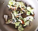 お弁当にも！キャベツとちくわの塩昆布炒め作り方2写真