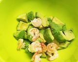 簡単でおいしい！えびアボカドわさび醤油作り方2写真