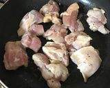 からし菜と鶏肉のクレイジーソルト炒め作り方1写真