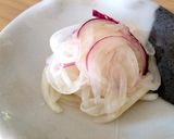 酢玉ねぎ☆赤玉でおしゃれな付け合わせにも作り方4写真