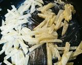 えびとじゃがいものマヨ塩炒め作り方2写真