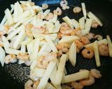 えびとじゃがいものマヨ塩炒め作り方3写真