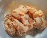 *豆苗と鶏肉のじゃが味噌バター炒め*作り方1写真