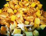 *豆苗と鶏肉のじゃが味噌バター炒め*作り方5写真