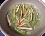 ピリっと辛い！ふきとかまぼこのきんぴら作り方4写真