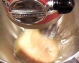 ココアロールケーキ　イチゴ入り作り方1写真