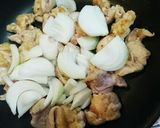 市販のミートソースで☆鶏と玉ねぎの炒め煮作り方2写真