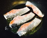 子どもに人気♡鮭のカレー甘酢作り方2写真