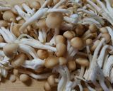簡単！朝食に♪水菜と なめこのお味噌汁♪作り方1写真