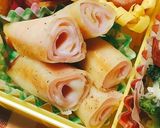 お弁当にも♡ワンタンの皮でハムチーズ巻き作り方5写真