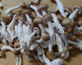 朝食♪チンゲン菜とワカメしめじのお味噌汁作り方1写真