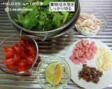 野菜に熱いドレッシングをまぜまぜサラダ作り方2写真