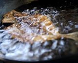 骨も食べる鯵の干物で南蛮鉄フライパン料理作り方3写真