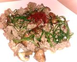 ☆豚肉とおかひじきのガリバタ炒め☆作り方5写真