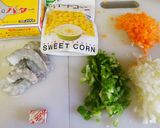 簡単♪残りご飯で♡美味しい❤エビピラフ❤作り方1写真