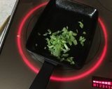 使い切りレシピ！納豆と大根葉のオムレツ作り方4写真
