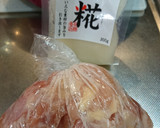 簡単☆塩麹漬け鶏モモと玉ねぎシメジ炒め作り方1写真