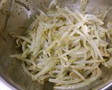 茹でもやしバジルソース和え。作り方4写真