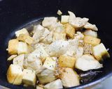 鶏むねと厚揚げのガーリック醤油おろし作り方3写真