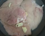 フライパン1つで2品♪茹で鶏のタイ風ご飯作り方1写真