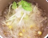 もやしとコーンの豚骨風スープ作り方1写真