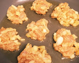 鶏胸肉と玉ねぎの唐揚げ風味の落とし焼き♪作り方3写真