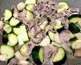 フライパンだけで豚肉とズッキーニオムレツ作り方3写真