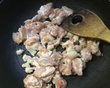 【ノンオイル】せせりとズッキーニの炒め物作り方1写真