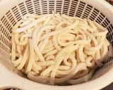 職人直伝だし醤油をアレンジした釜玉うどん作り方2写真