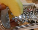 パリパリ鶏もも焼き　特製ソースを添えて作り方1写真