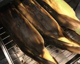 香ばしい！皮のまま丸焦げとうもろこし作り方1写真