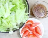 時短メニュー・レタスとトマトの中華炒め。作り方1写真