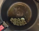 トマト缶で簡単♪濃厚ピリ辛トマトパスタ作り方1写真