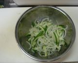 タイっぽいキュウリとタマネギのサラダ作り方3写真