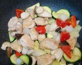 鶏胸とズッキーニのオイスターソース炒め♪作り方3写真