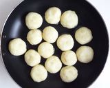 もちもちポテトボールのチリソース炒め作り方3写真