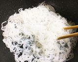 ヘルシー！しらたきのピリ辛明太子パスタ風作り方1写真