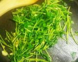 簡単！豆苗DEガーリックカレー炒め♪作り方5写真