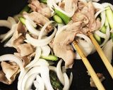 ごま油香る！豚バラとアスパラガスの塩炒め作り方3写真