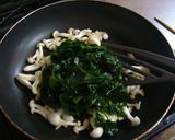 ワカメときのこの炒め物作り方2写真
